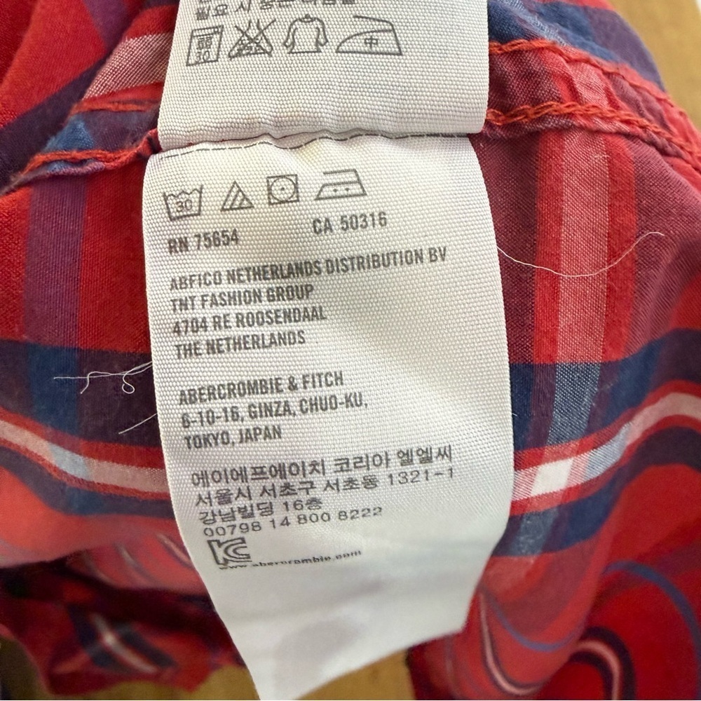 3/$20 Abercrombie & Fitch Red Plaid Button Down Shirt Women’s Medium 100% Cotton - Picture 7 of 9